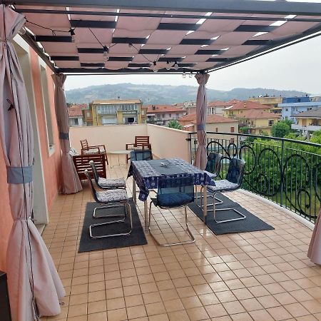 Apartamento Penthouse On The Adriatic Sea Martinsicuro Exterior foto