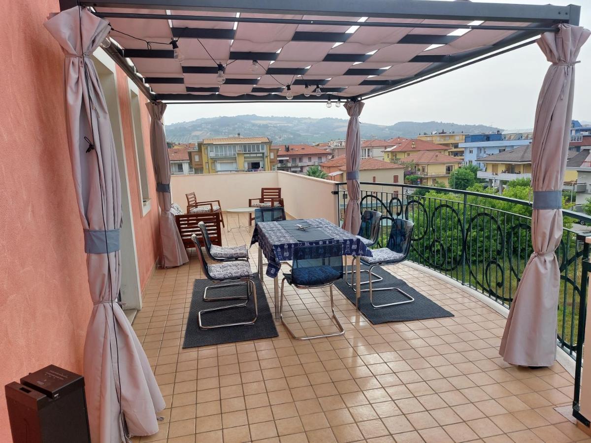 Apartamento Penthouse On The Adriatic Sea Martinsicuro Exterior foto